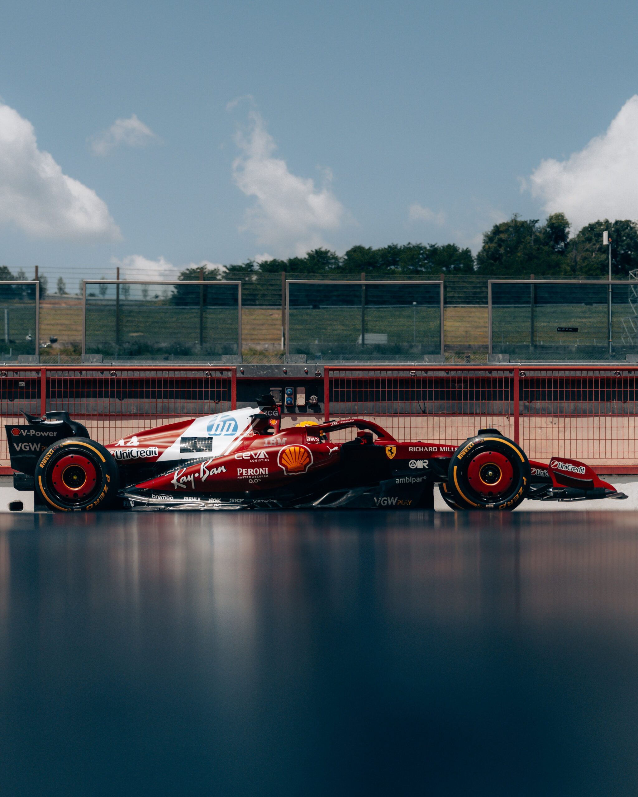 Secondo filming day: Leclerc e Hamilton testano la SF-25 aggiornata