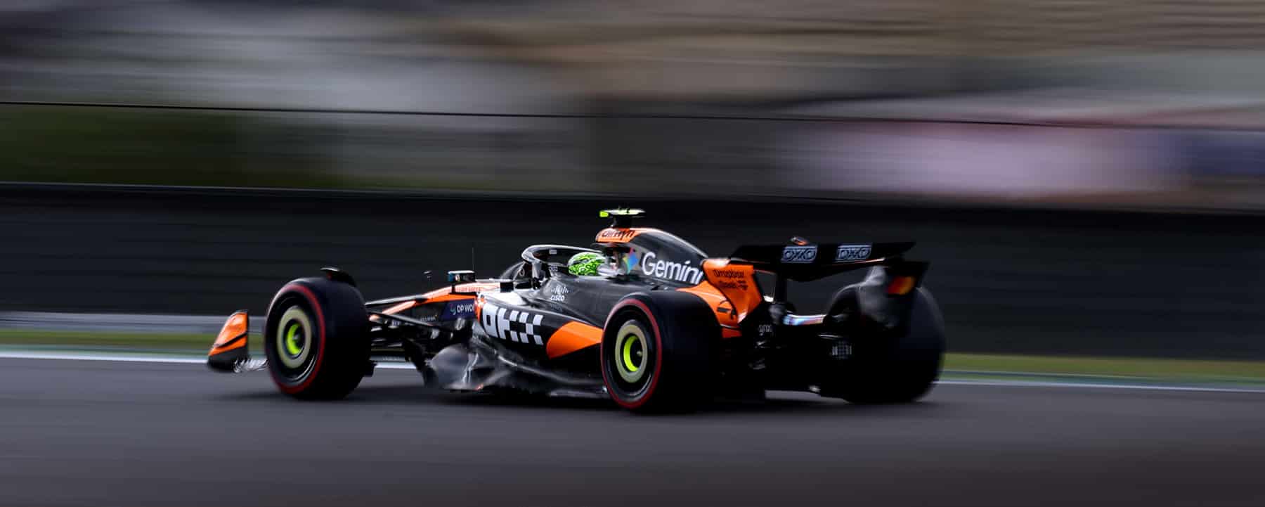 L'incidente di Gabriel Bortoleto durante la Sprint Race del GP Brasile a San Paolo.