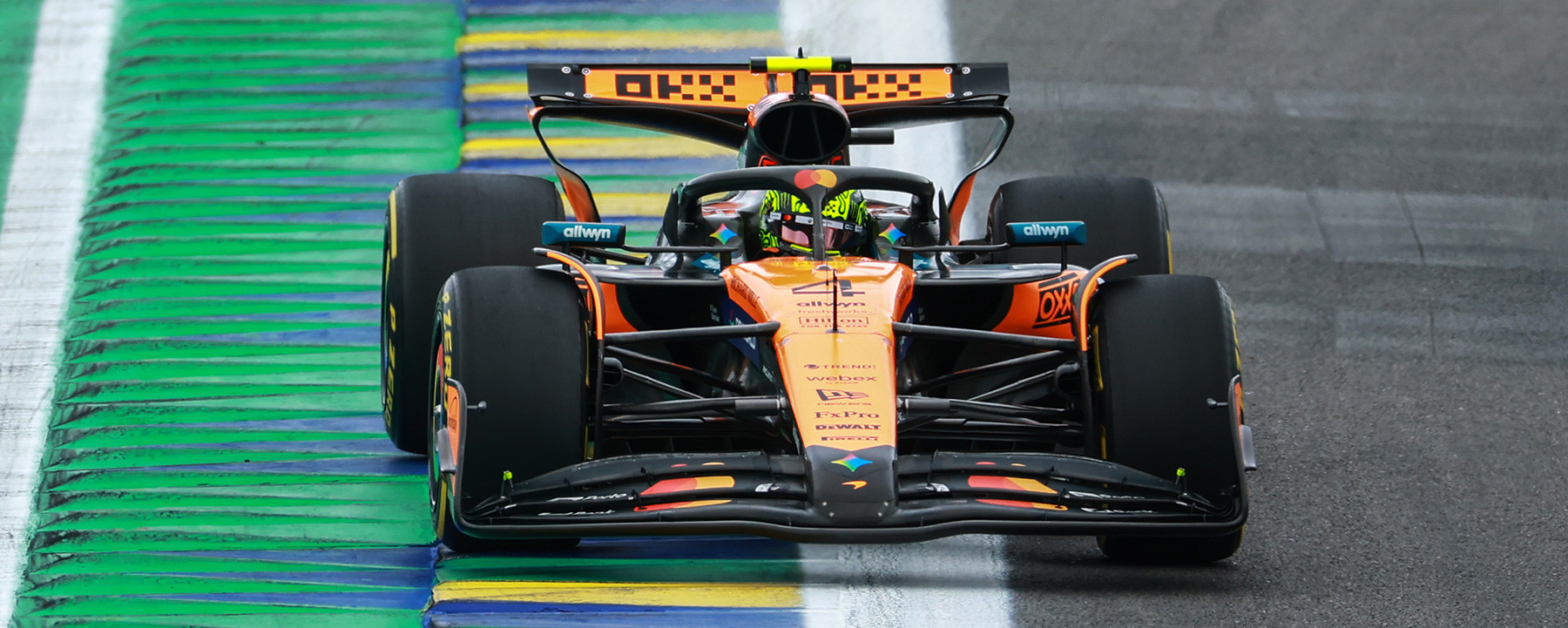 Max Verstappen in rimonta spettacolare dalla pit lane durante la gara di Formula 1 in Brasile 2025.