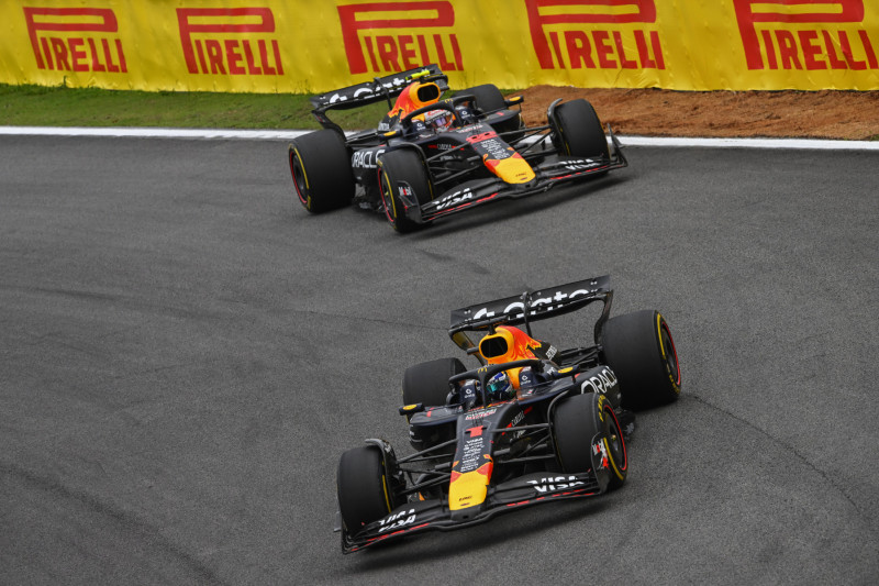 Lando Norris celebra la vittoria nel GP Brasile 2025, una gara folle a San Paolo.