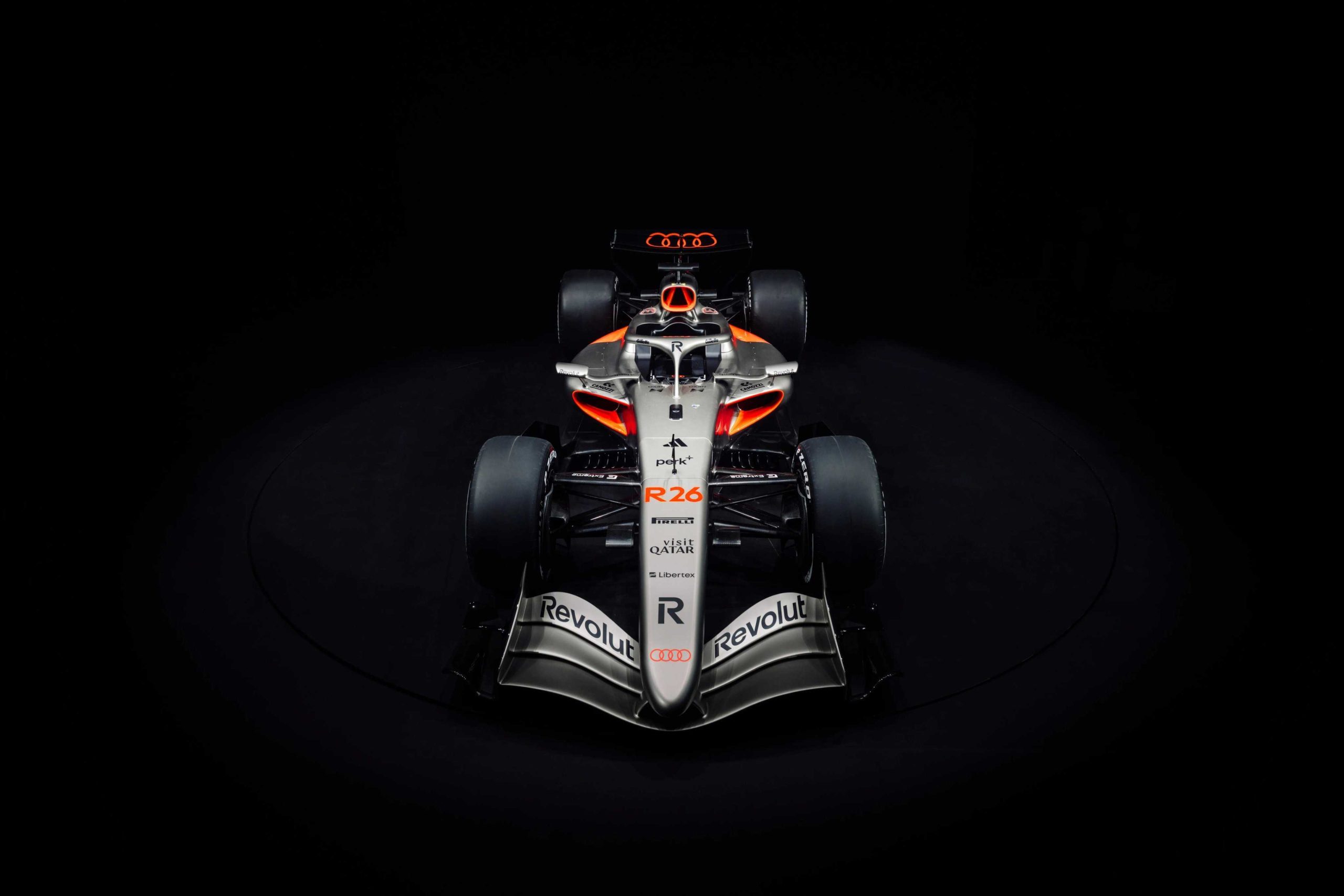 Logo Audi F1 e branding in un contesto dinamico