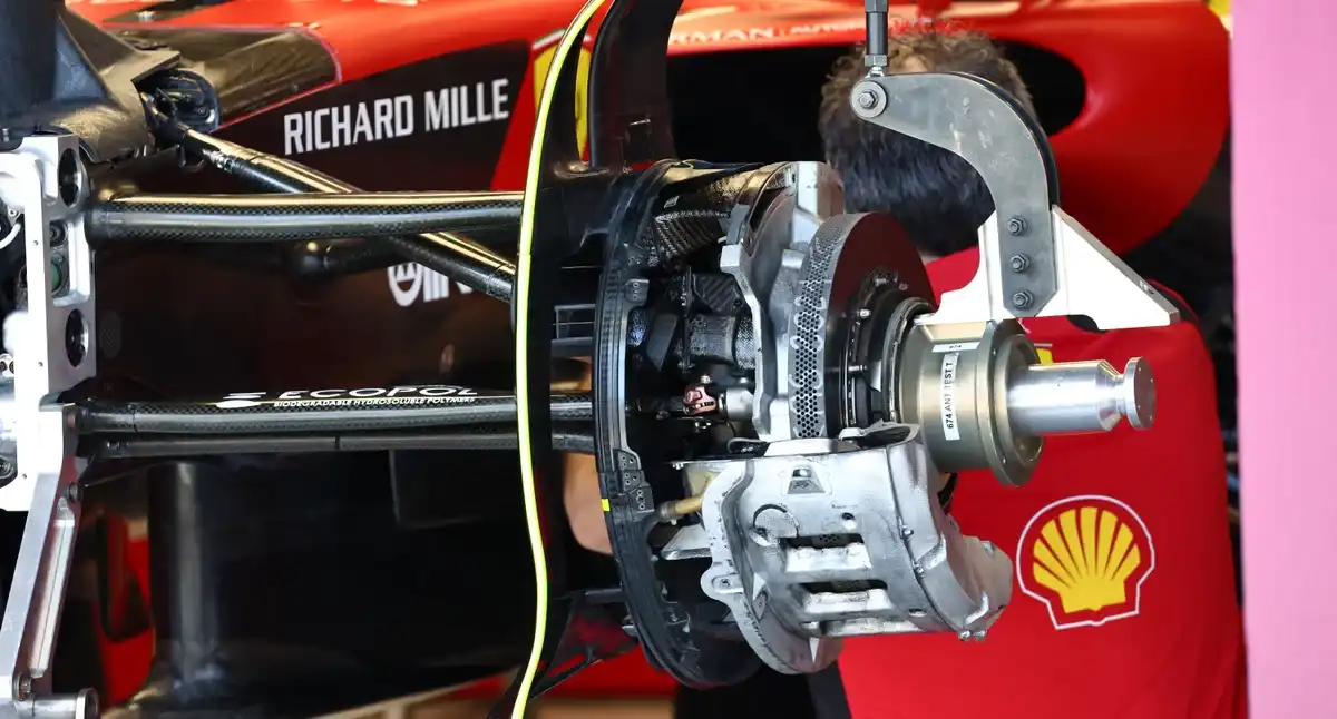 Freni F1: L'Aria, la Chiave della Performance e la Storia dei Fori di Ventilazione