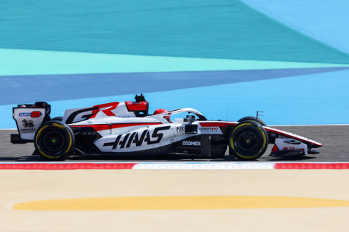 Test F1 Bahrain: Russell Vola, Mercedes Lancia il Guanto 🏎️