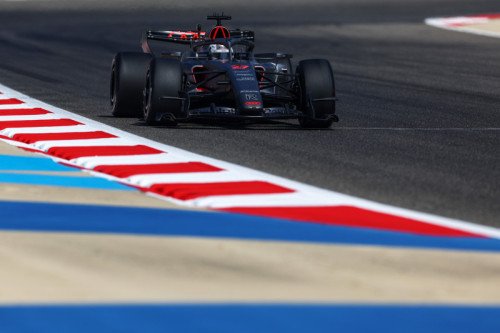 Test F1 Bahrain: Russell Vola, Mercedes Lancia il Guanto 🏎️
