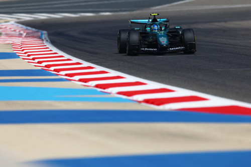 Test F1 Bahrain: Russell Vola, Mercedes Lancia il Guanto 🏎️