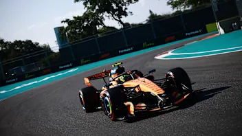 Formula uno paddock|Gara Sprint Miami 2026: Lando Norris Trionfa, Leclerc sul Podio!