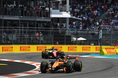 Vettura McLaren in azione
