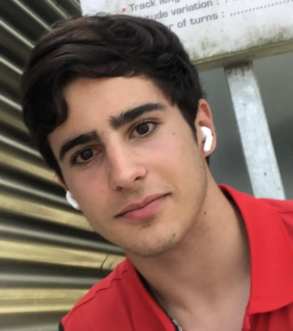 Rafael Câmara con i colori del team in pista